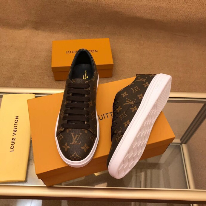 BL - High Quality Luv Sneaker 064