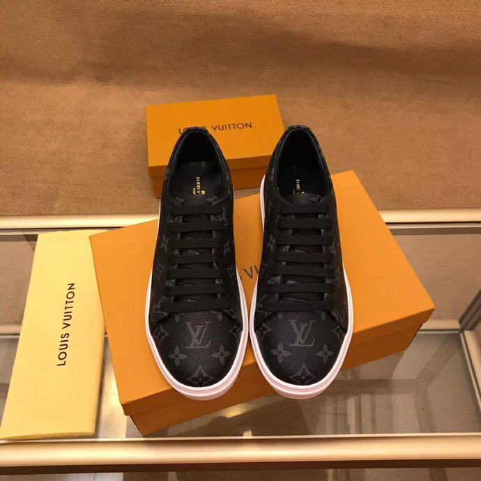 BL - High Quality Luv Sneaker 063