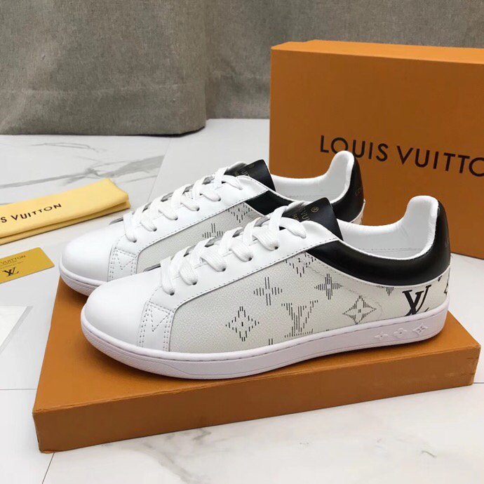 BL - High Quality Luv Sneaker 049