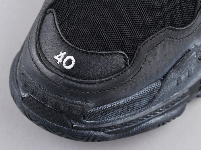 BL - Bla Triple S Pure Black Sneaker