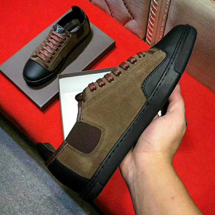 BL - High Quality Luv Sneaker 066