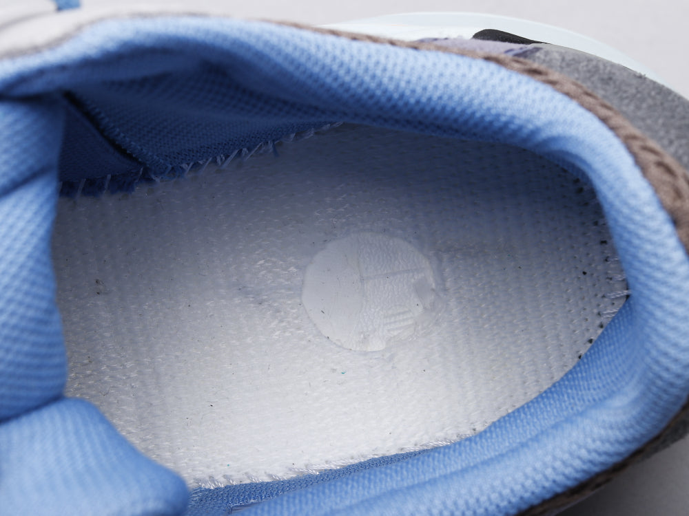 BL - Yzy 700 Carbon Blue Sneaker