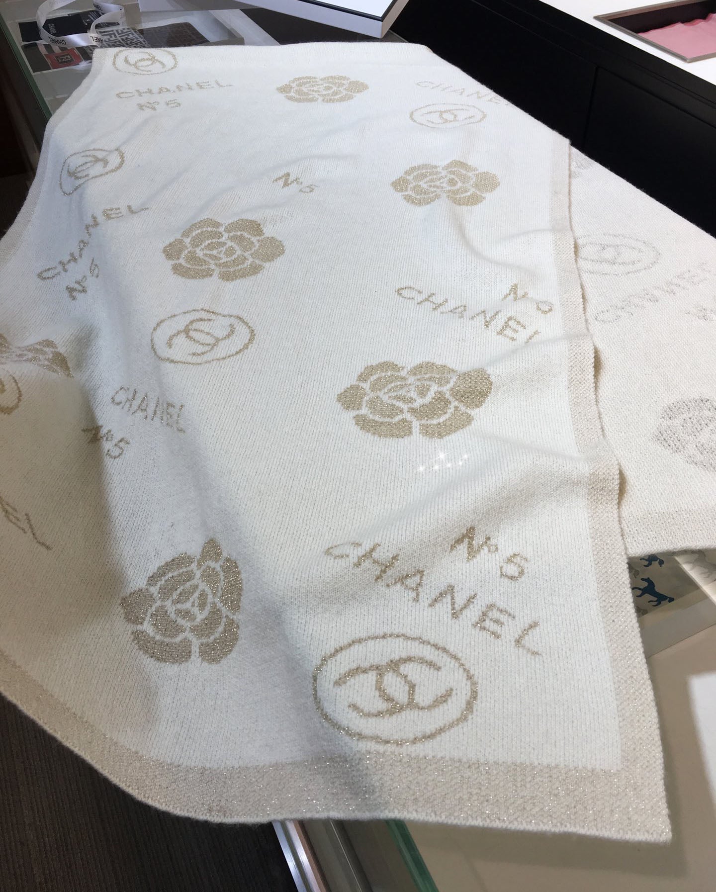 High Quality  CHL  Scarf 002