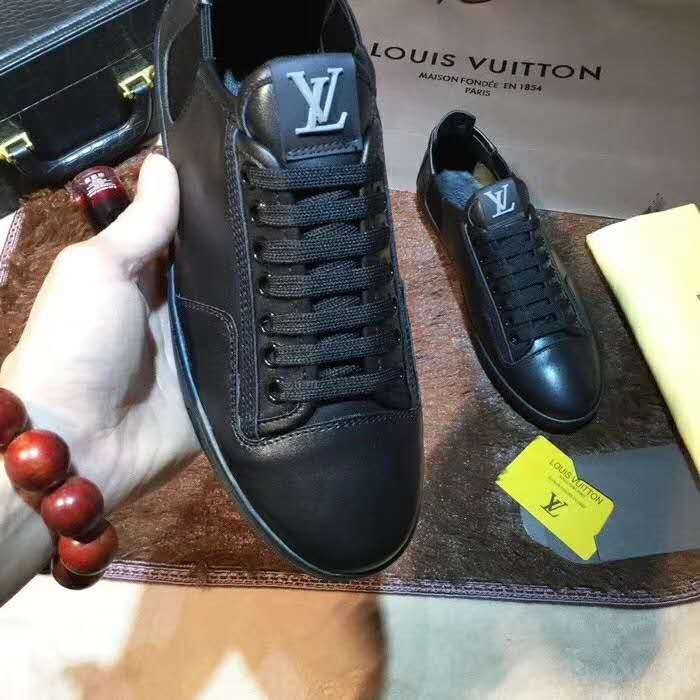 BL - High Quality Luv Sneaker 071