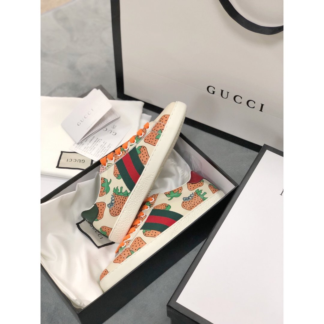 BL-GCI  ACE LEATHER SNEAKER WITH  STRAWBERRY 107