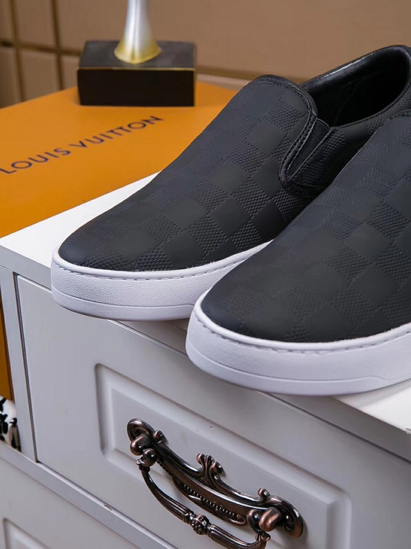 BL - High Quality Luv Sneaker 056