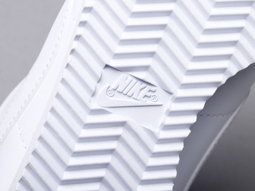 BL - NKE Generation pure white