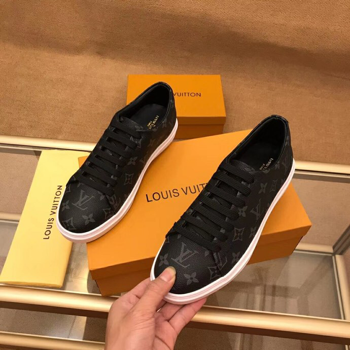 BL - High Quality Luv Sneaker 063