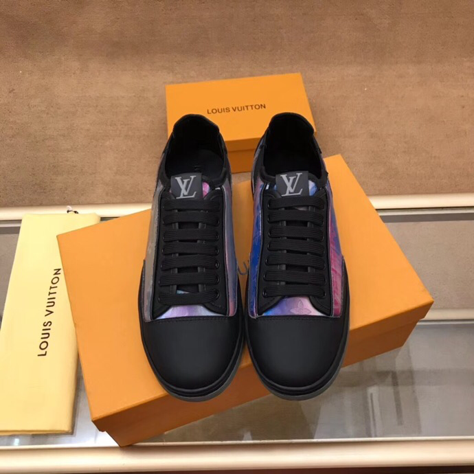BL - High Quality Luv Sneaker 044