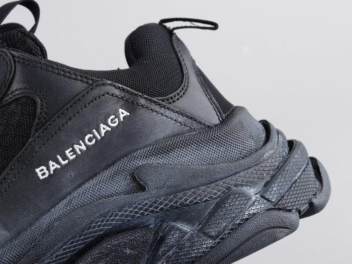 BL - Bla Triple S Pure Black Sneaker