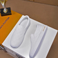 BL - High Quality Luv Sneaker 057