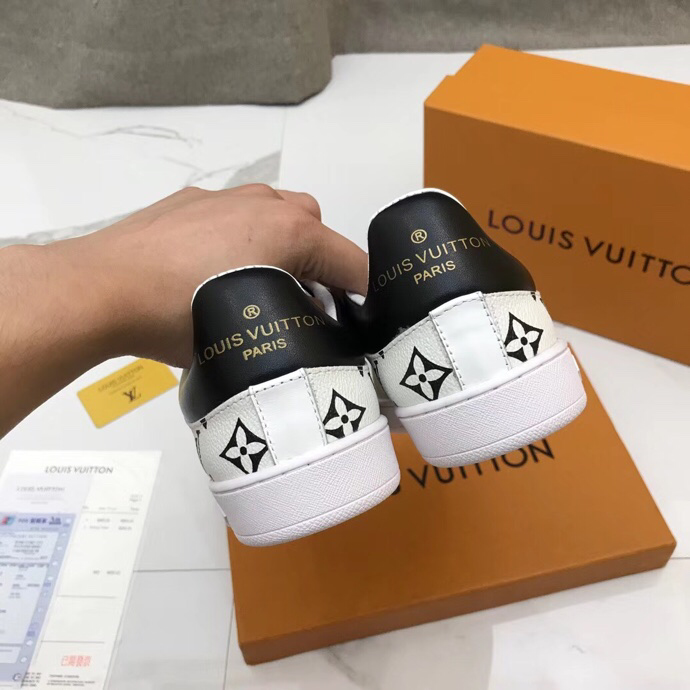 BL - High Quality Luv Sneaker 049