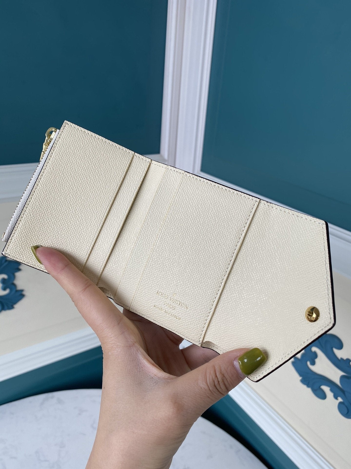 BL - High Quality Wallet LUV 081