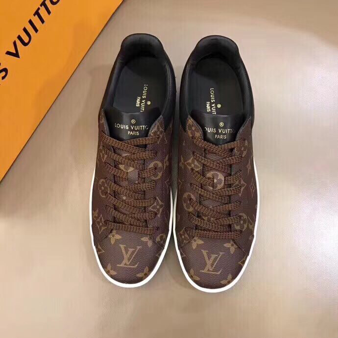 BL - High Quality Luv Sneaker 061