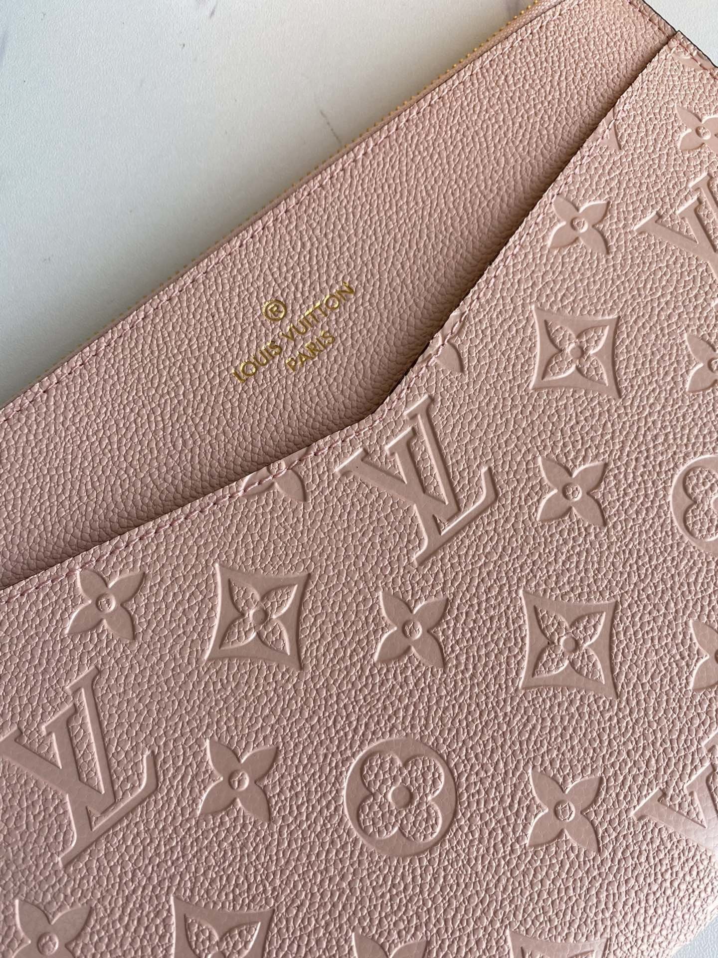 BL - High Quality Wallet LUV 063