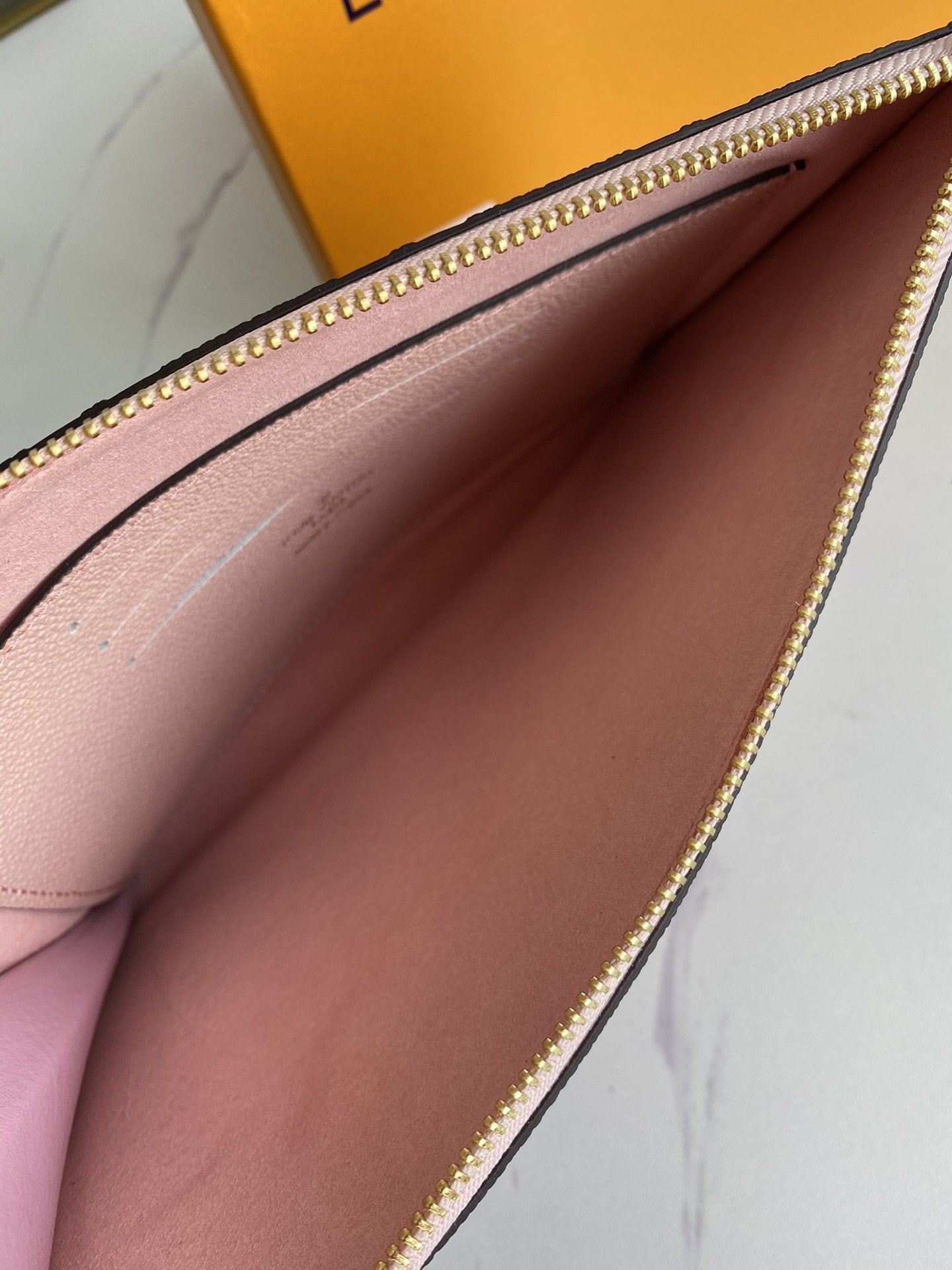 BL - High Quality Wallet LUV 063