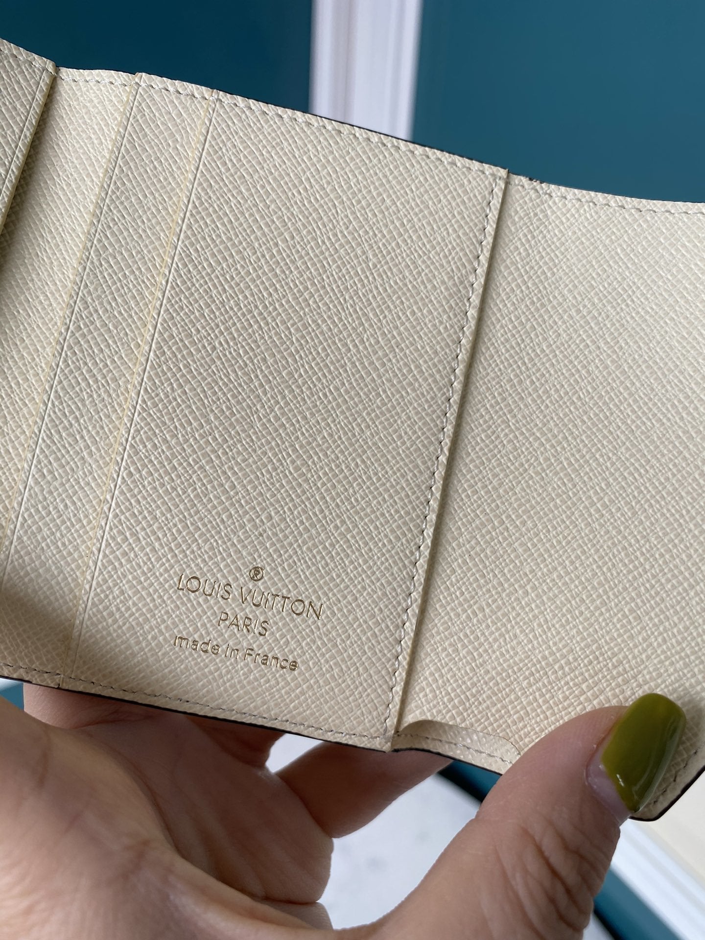 BL - High Quality Wallet LUV 081