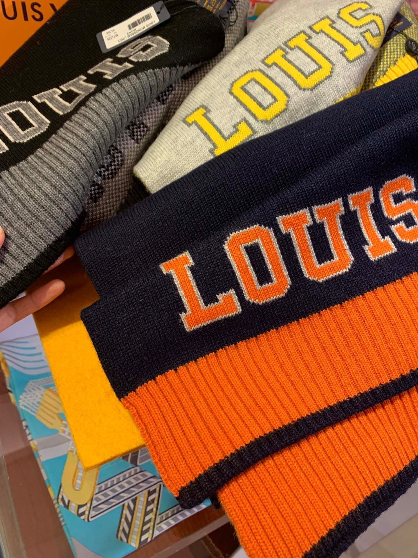 High Quality LUV  Scarf 029