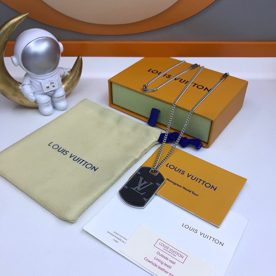 BL - High Quality Necklace LUV010