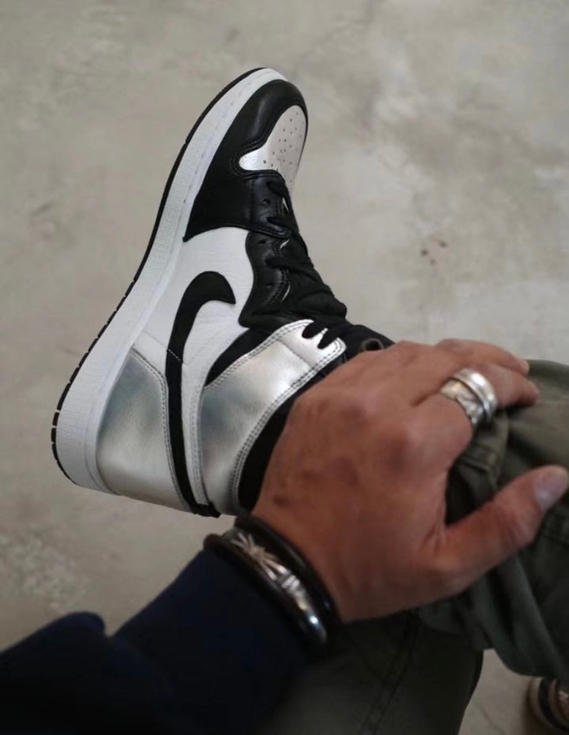BL - AJ1 Metallic Silver