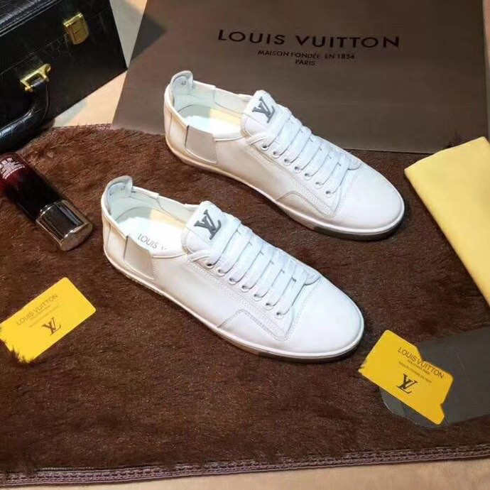 BL - High Quality Luv Sneaker 058