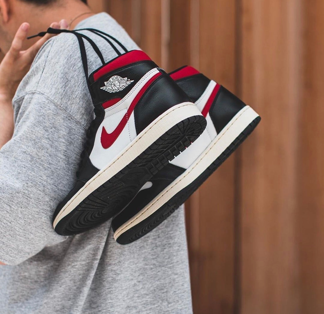 BL - AJ1 Red Hook Black Toe