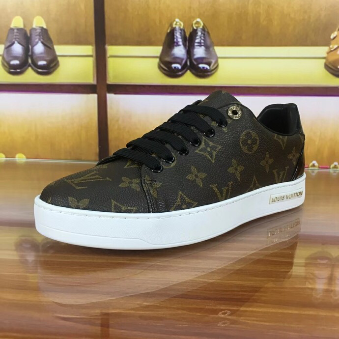 BL - High Quality Luv Sneaker 048