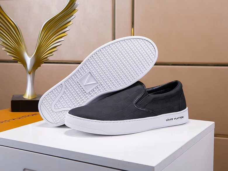 BL - High Quality Luv Sneaker 056