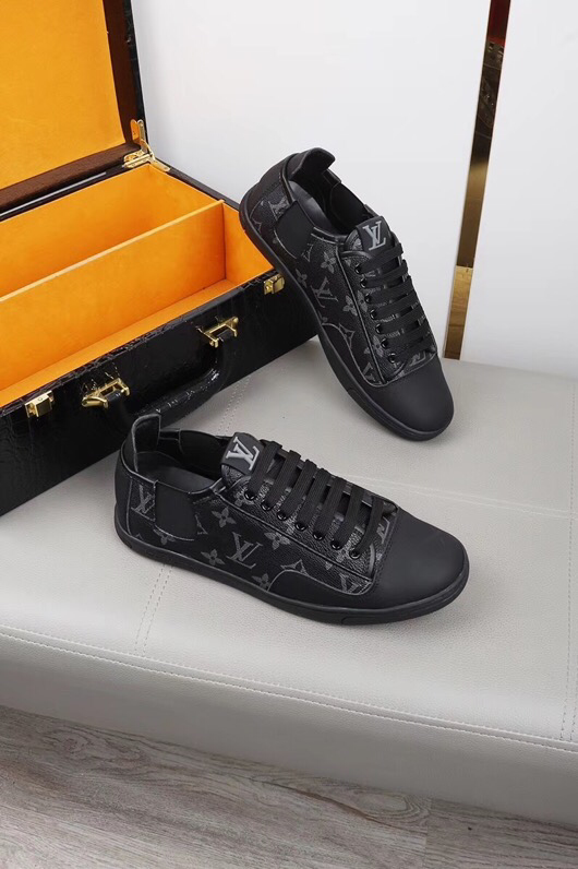 BL - High Quality Luv Sneaker 053