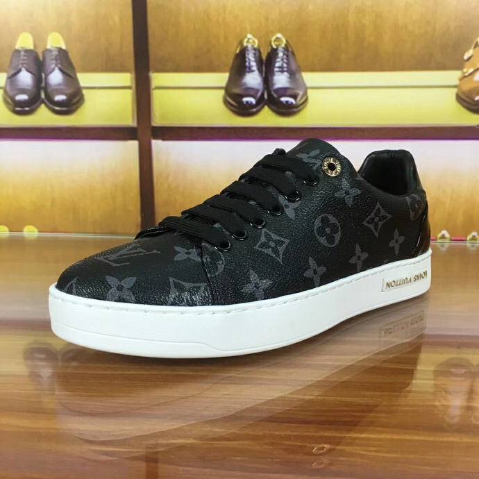 BL - High Quality Luv Sneaker 047