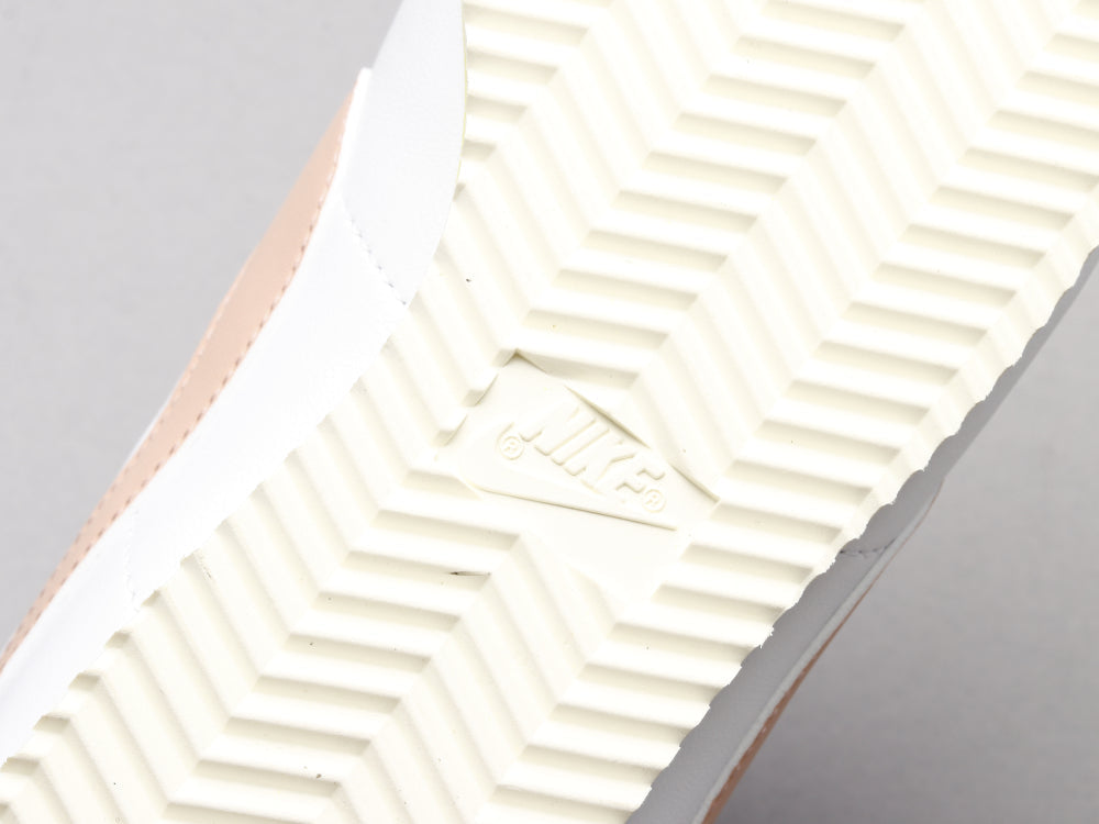 BL - NKE A generation of pink and white