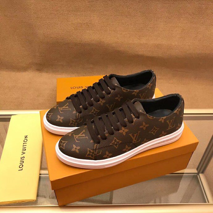 BL - High Quality Luv Sneaker 064