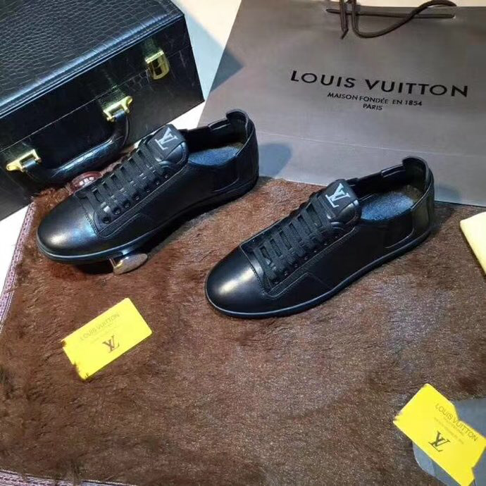 BL - High Quality Luv Sneaker 059