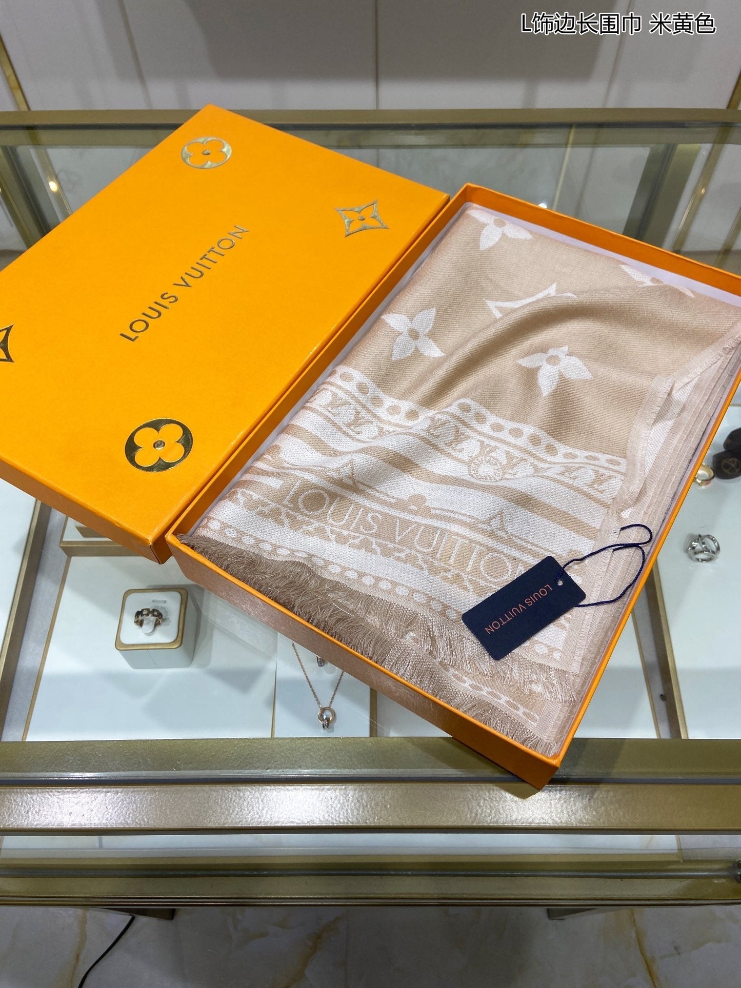 High Quality LUV  Scarf 004