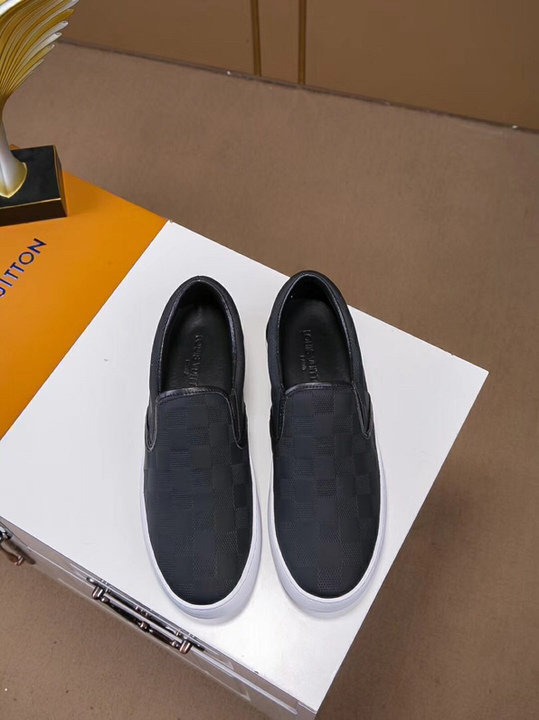 BL - High Quality Luv Sneaker 056