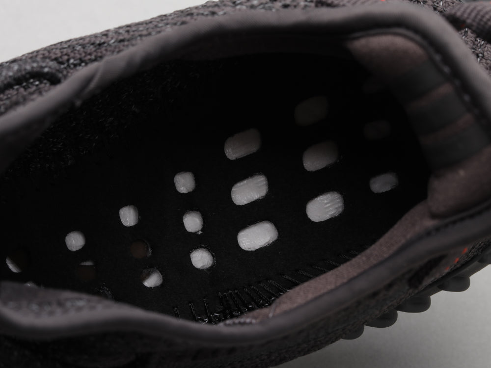 BL - Yzy 350 Black Starry Sneaker