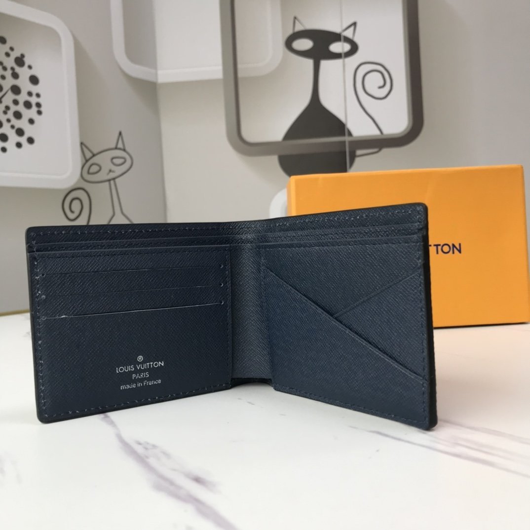 BL - High Quality Wallet LUV 077