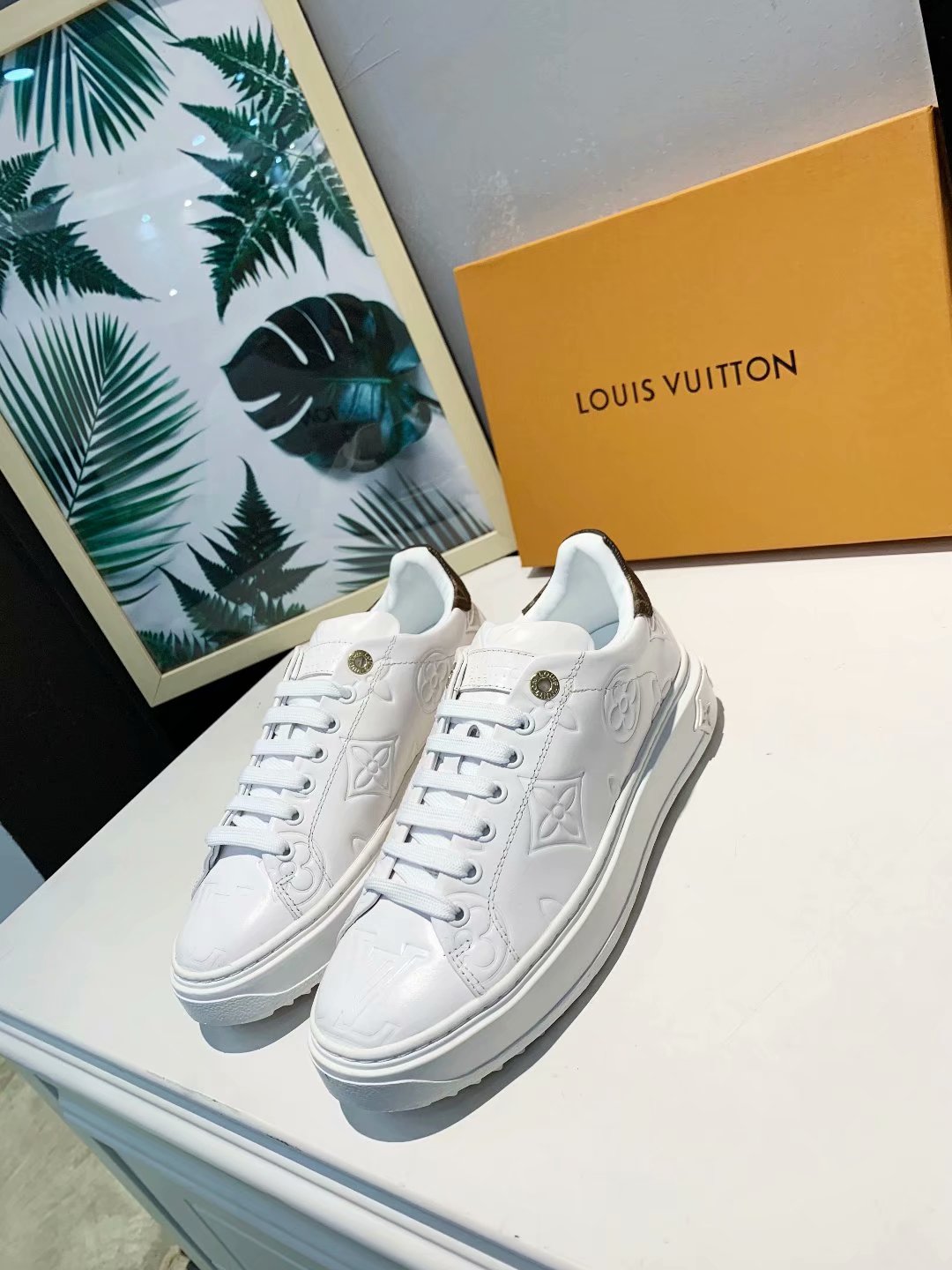 BL - High Quality Luv Sneaker 219