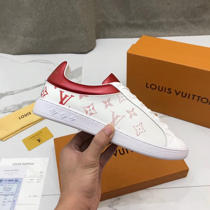 BL - High Quality Luv Sneaker 051