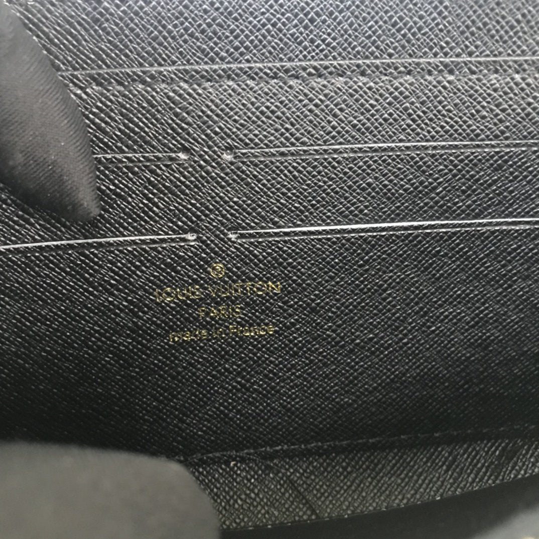 BL - High Quality Wallet LUV 026
