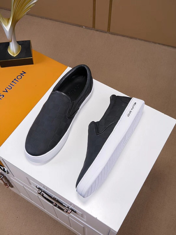 BL - High Quality Luv Sneaker 056