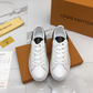 BL - High Quality Luv Sneaker 049