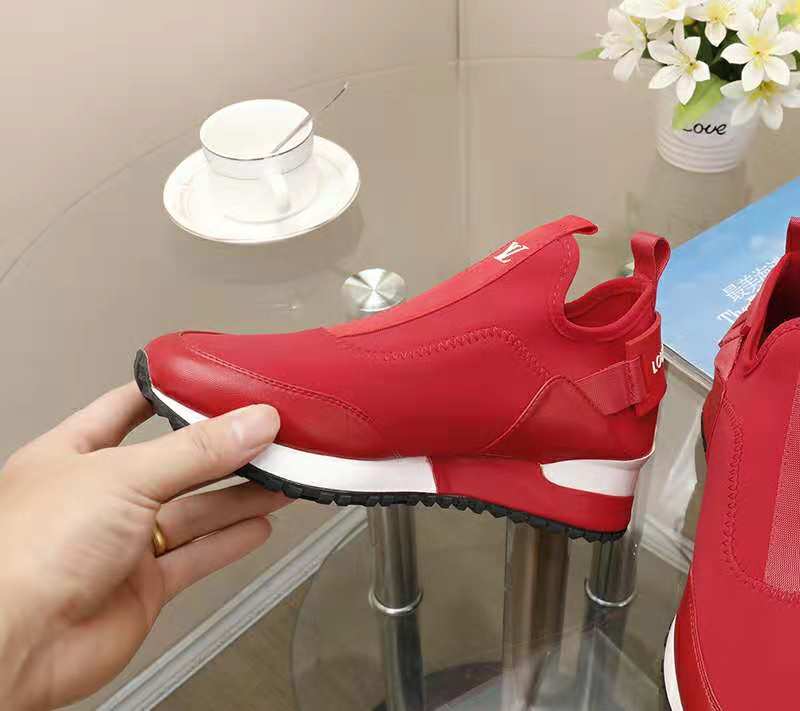 BL - High Quality Luv Sneaker 077
