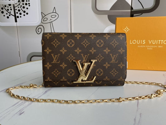 BL - High Quality Wallet LUV 056
