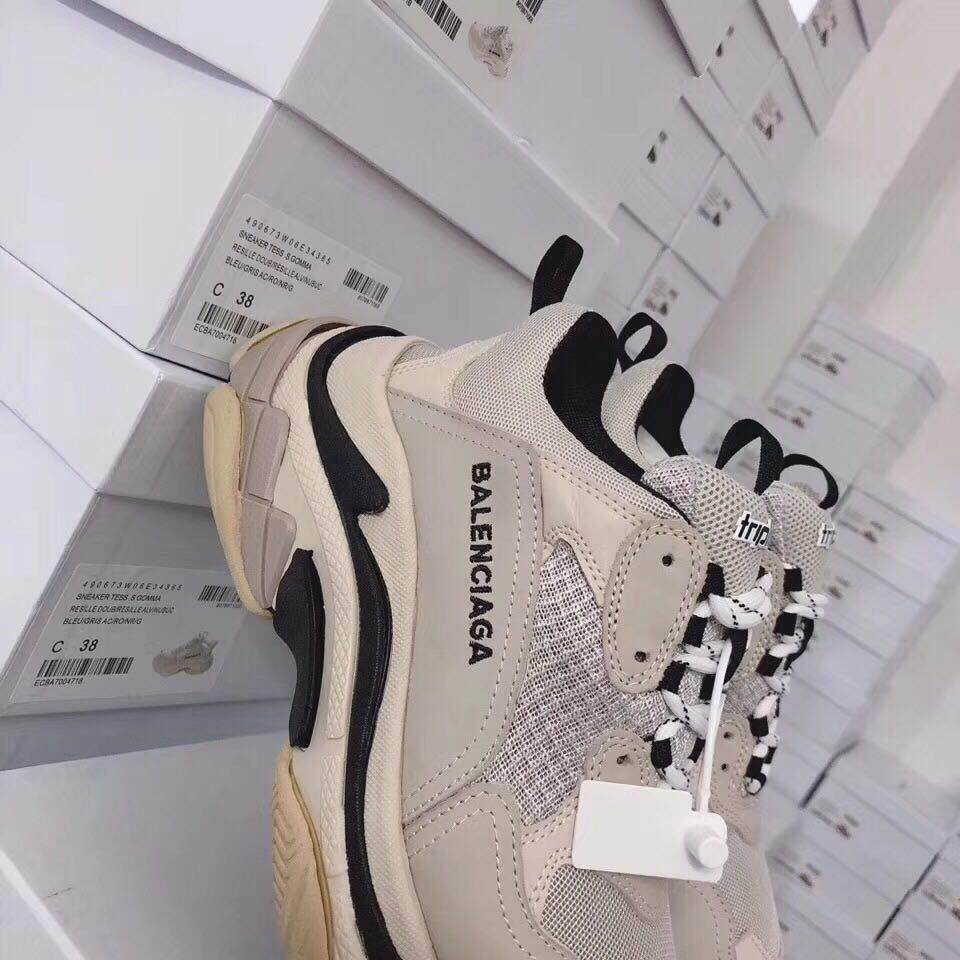 BL - High Quality Bla Sneaker 070