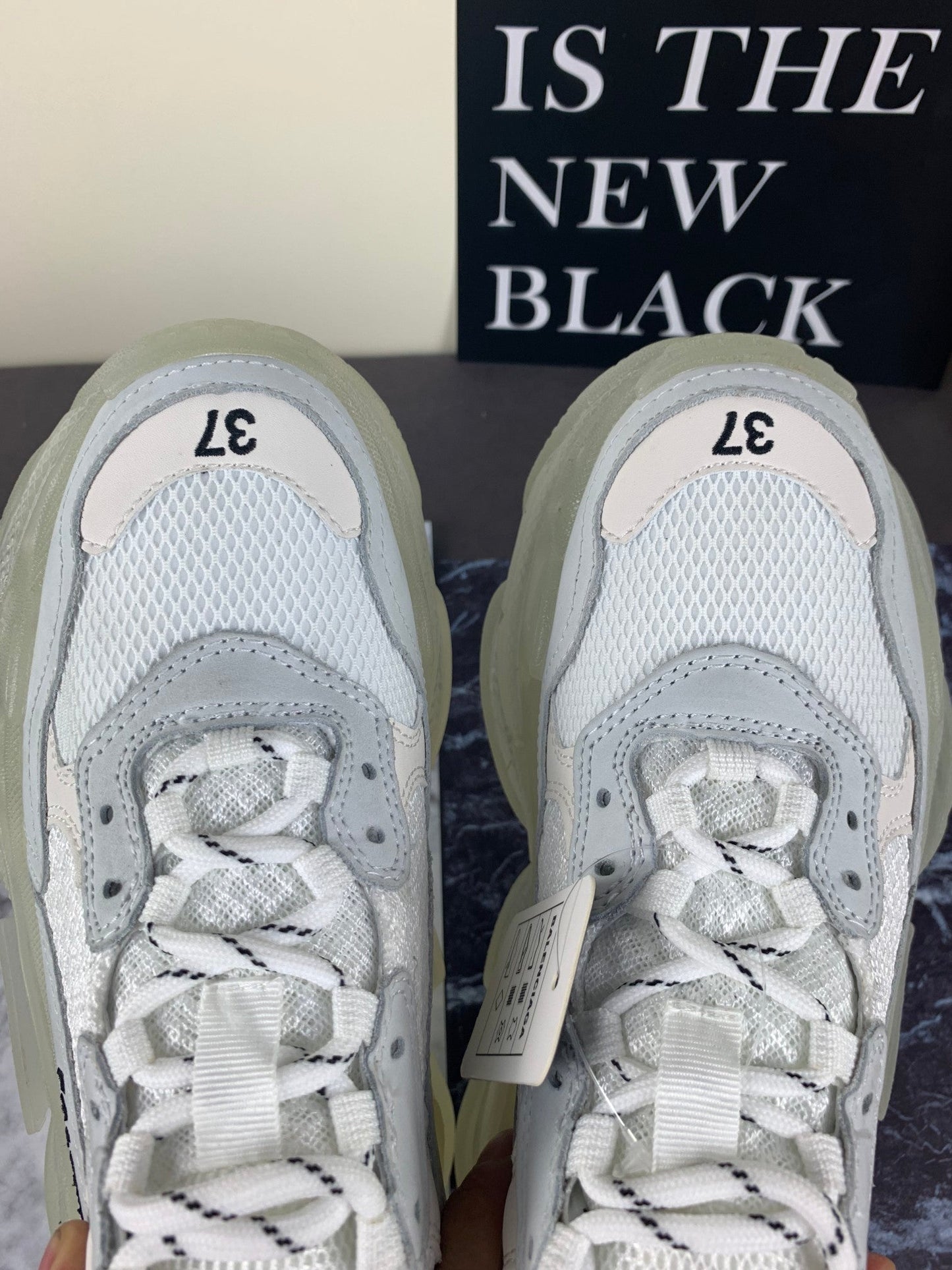 BL - High Quality Bla Sneaker 079